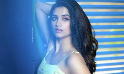 ఎల్లో డ్రెస్​లో భాగ్యం మెరుపులు