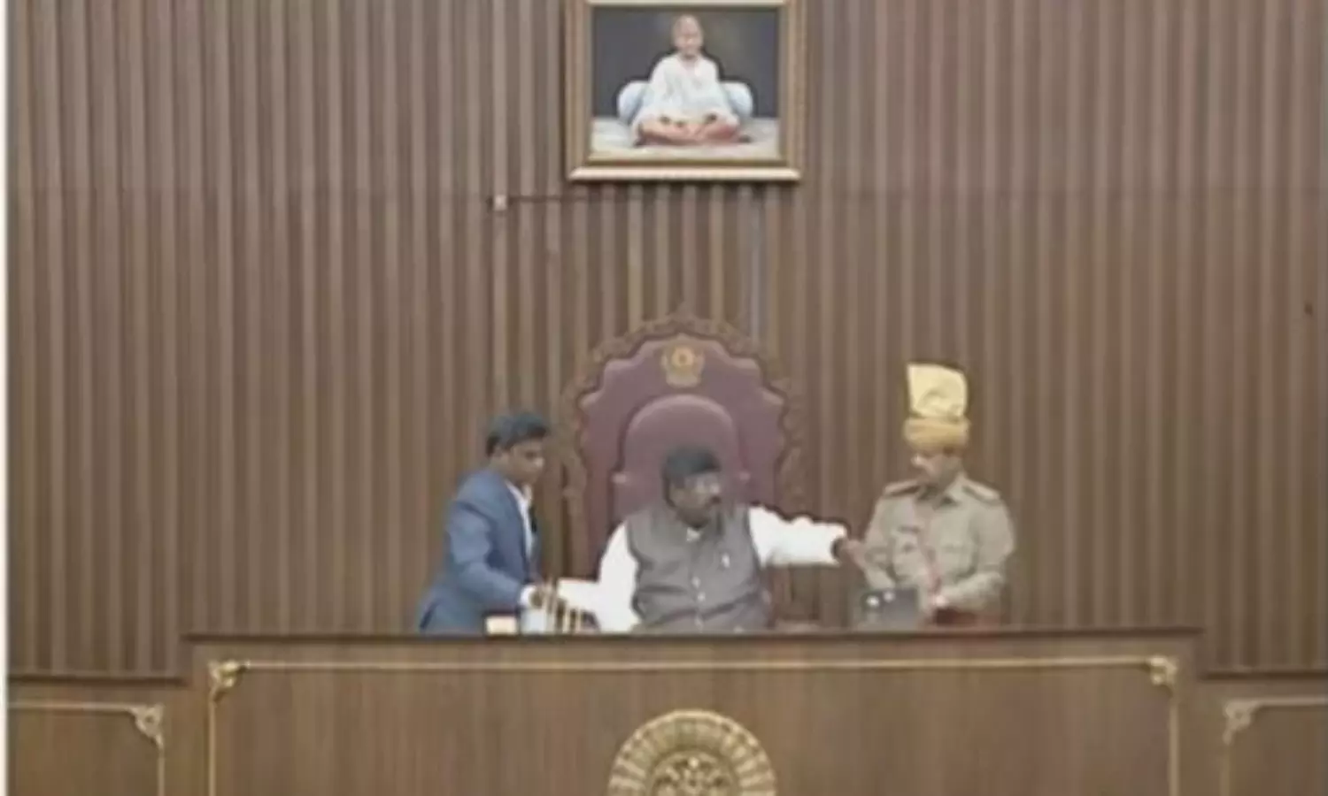 మండలి చైర్మన్ను తాడేపల్లి పెద్దలు నడిపిస్తున్నారా?: పద్మశ్రీ మండలి చైర్మన్ను తాడేపల్లి పెద్దలు నడిపిస్తున్నారా?: పద్మశ్రీ