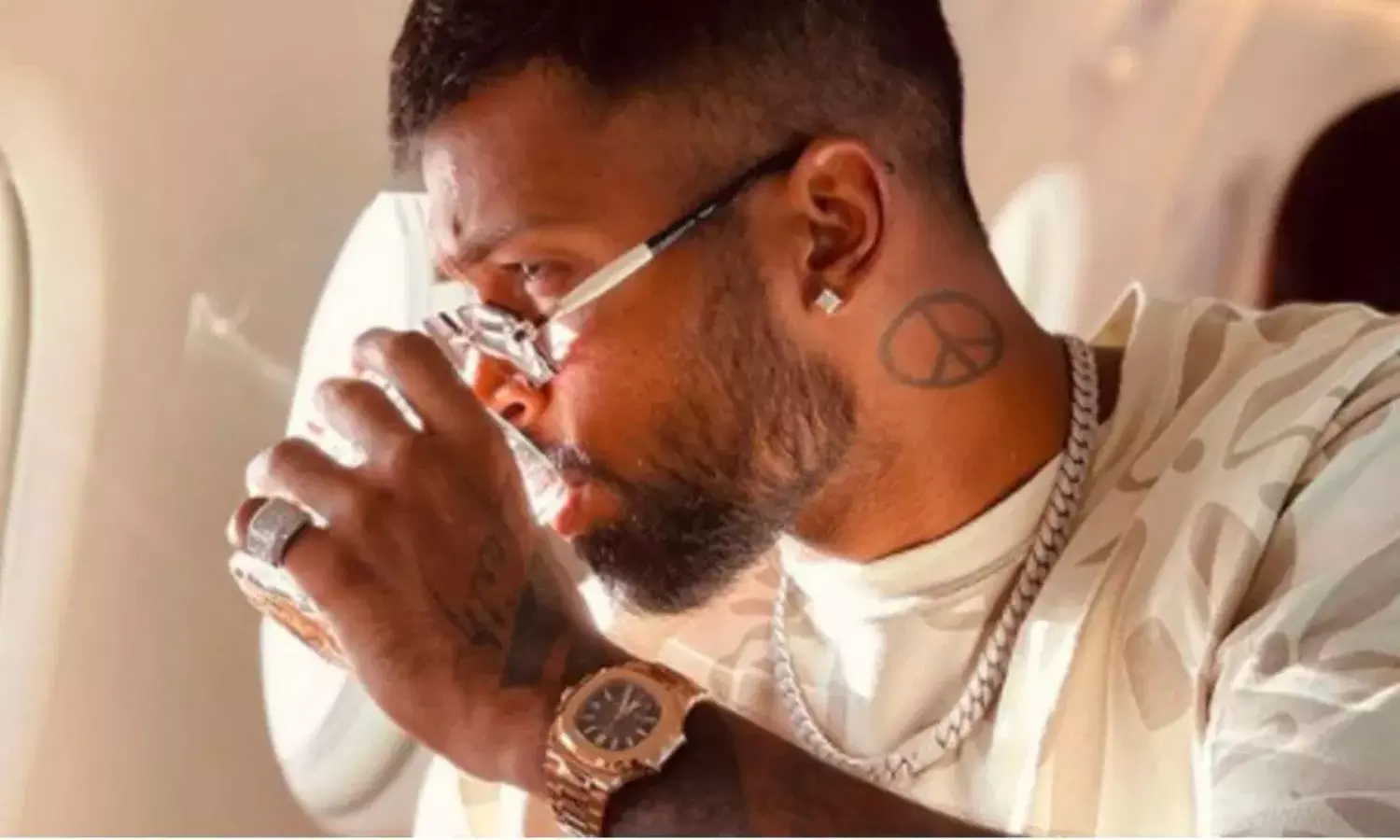 100కోట్లు కేవలం గడియారాల కోసం ధారపోసిన క్రికెటర్ 100కోట్లు కేవలం గడియారాల కోసం ధారపోసిన క్రికెటర్