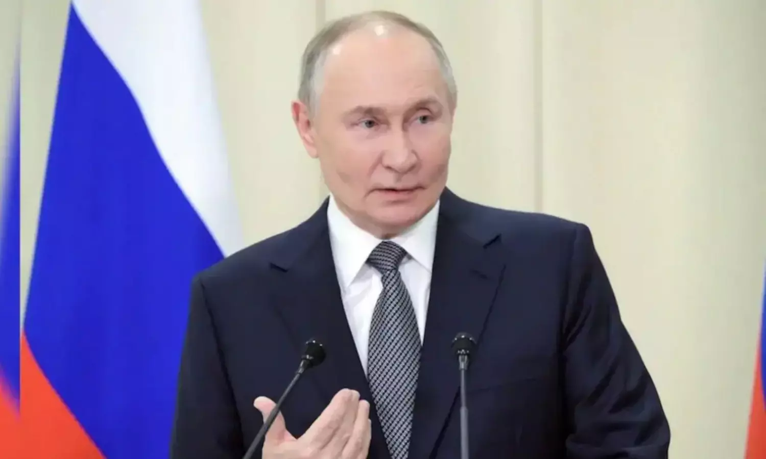 స్మార్ట్‌ఫోన్ ముట్టని పుతిన్.. షాకిచ్చే కారణం