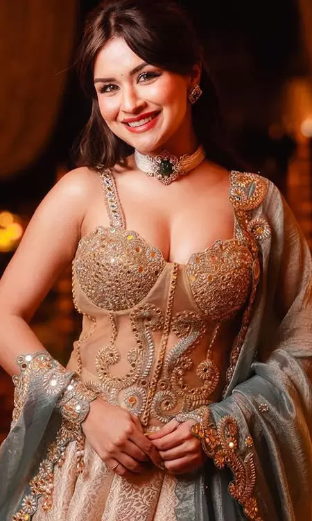 Avneet Kaur Shines Like a Modern-Day Indian Princess