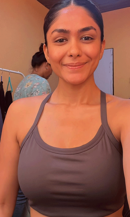 Mrunal Thakur Spreads Positivity With Her Radiant Fitness Moment