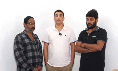 దిల్ రాజును కలిసిన శ్రీతేజ్ తండ్రి.. అదనపు సహాయానికి హామీ..