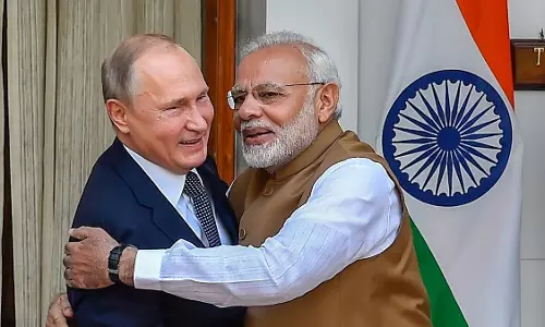 వావ్....పుతిన్ కోసం ప్రధాని ప్రొటోకాల్ పక్కన పెట్టేశారు....