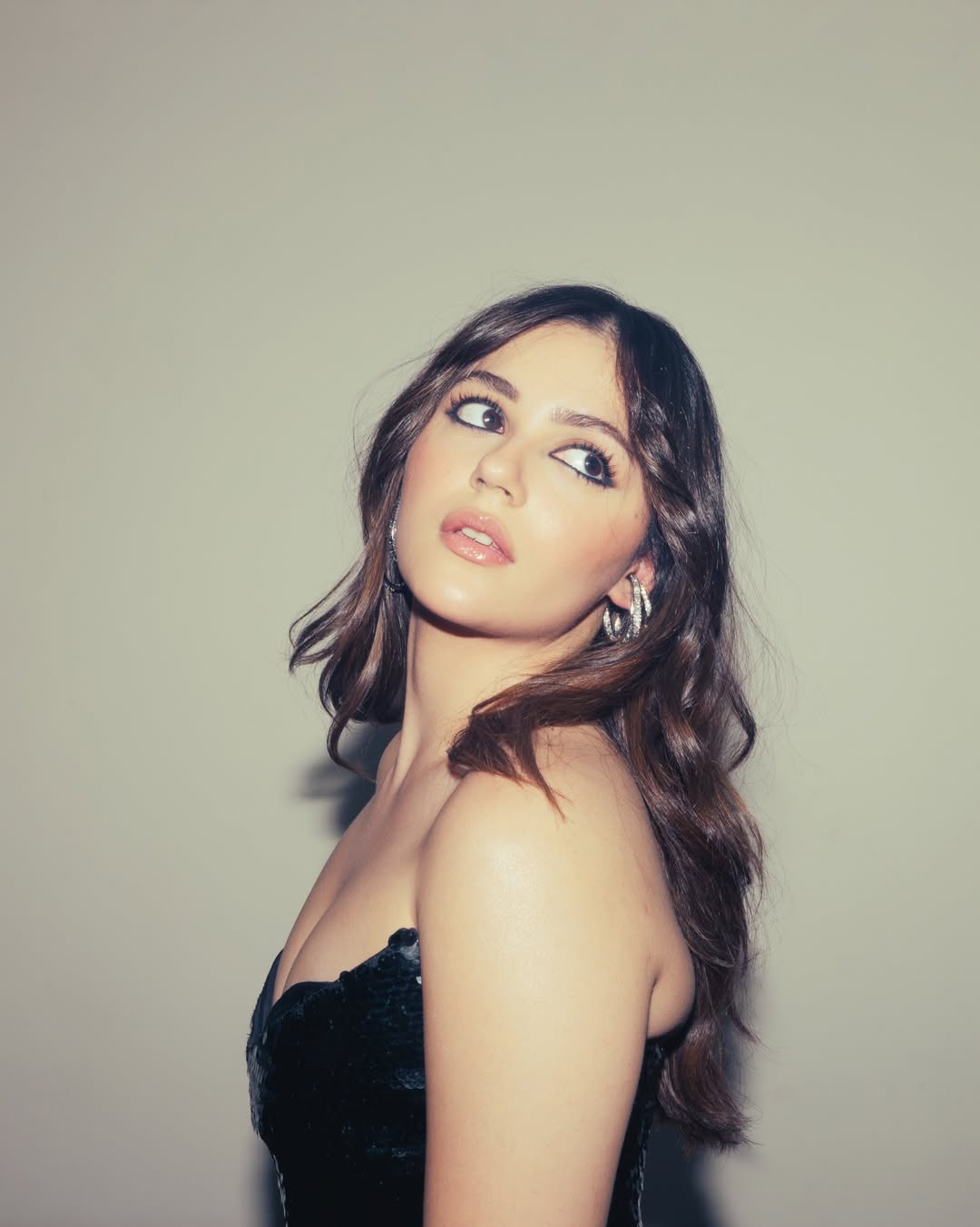 Aneet Paddas Chic Black Sequined Look