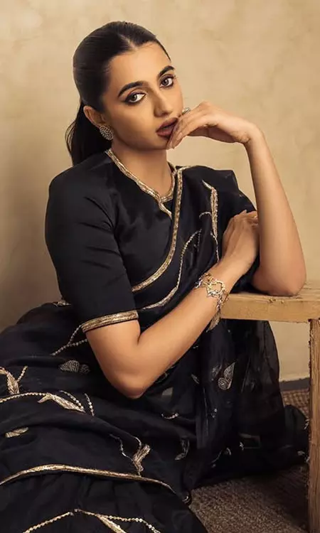 Cherukuri Maanasa Choudhary Looks Gorgeous in Black