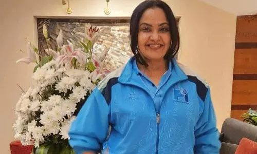 పవర్ లిఫ్టింగ్ లో ఎత్తి పడేస్తున్న నటి ప్రగతి!