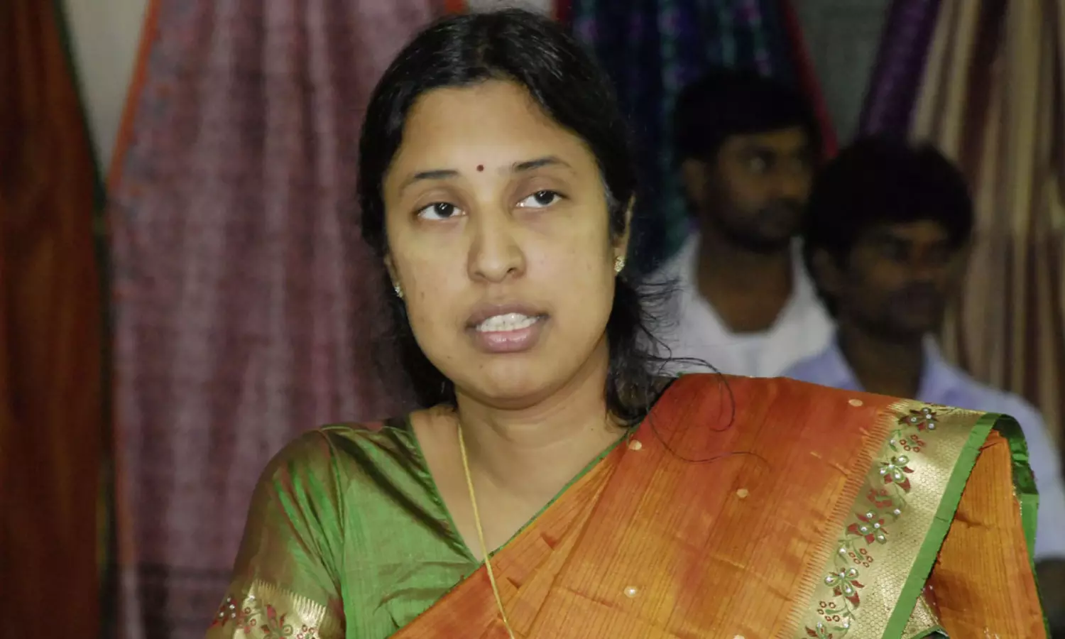 సీనియర్ ఐఏఎస్ శ్రీలక్ష్మికి షాక్.. తెలంగాణ హైకోర్టులో సీబీఐ నివేదిక సీనియర్ ఐఏఎస్ శ్రీలక్ష్మికి షాక్.. తెలంగాణ హైకోర్టులో సీబీఐ నివేదిక