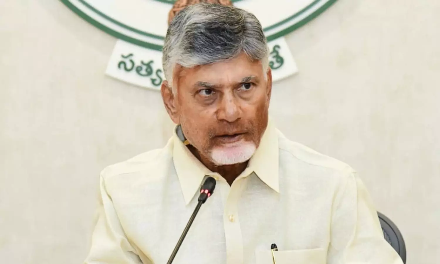 లేడీ డాన్స్‌.. తోక‌లు క‌త్తిరిస్తాం:  చంద్ర‌బాబు