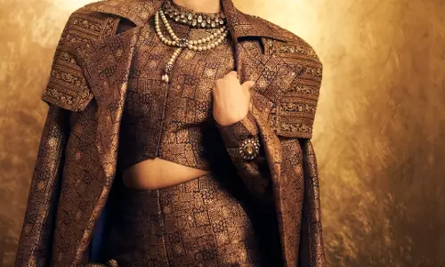 Khushi Kapoor Shines in Regal Swadesh Splendour