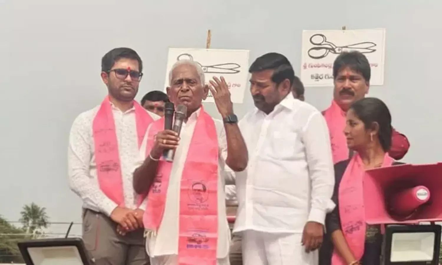 95 ఏళ్ల పడిలో సర్పంచ్ గా నామినేషన్.. 95 ఏళ్ల పడిలో సర్పంచ్ గా నామినేషన్..