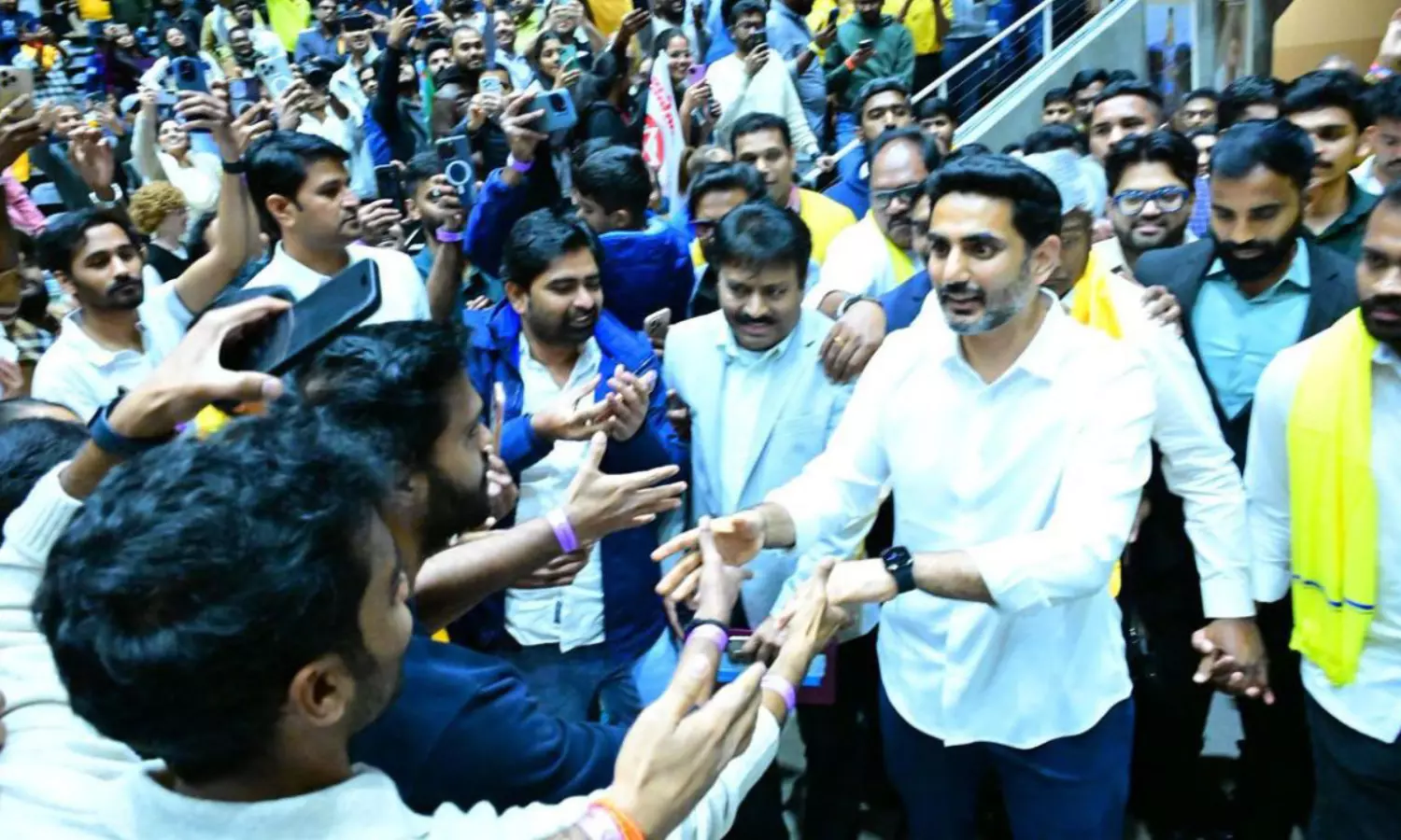 అమెరికాలో ఉన్నానా.. ఆంధ్రాలో ఉన్నానా? లోకేశ్ భావోద్వేగం! అమెరికాలో ఉన్నానా.. ఆంధ్రాలో ఉన్నానా? లోకేశ్ భావోద్వేగం!