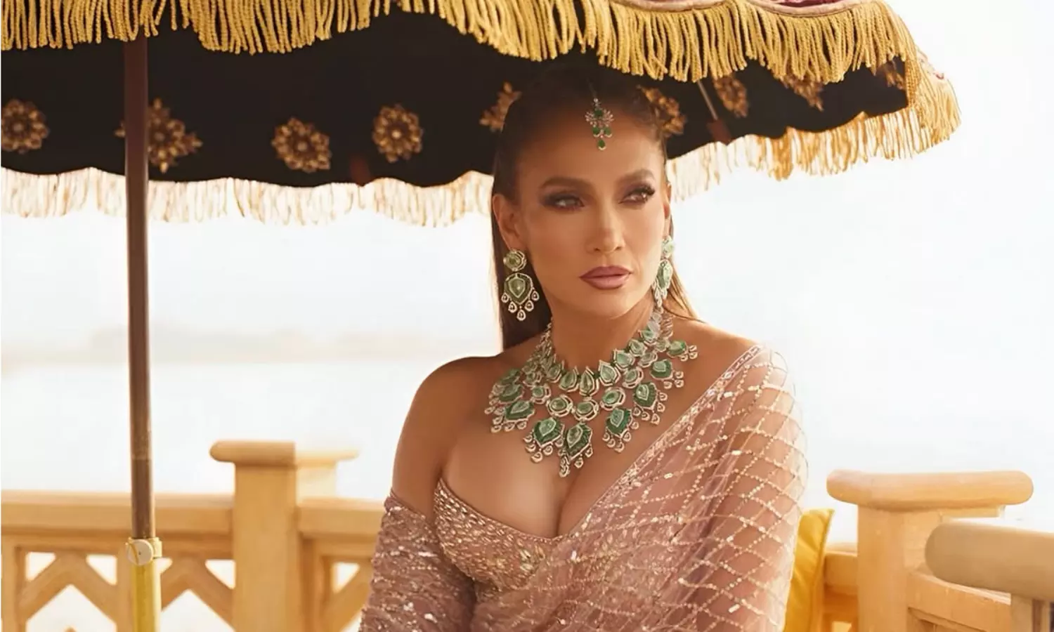 జెలో 168క్యారెట్ల నెక్లెస్ డిజైన్కి 1800 గంటలు జెలో 168క్యారెట్ల నెక్లెస్ డిజైన్కి 1800 గంటలు