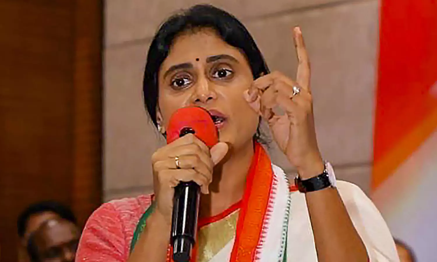 నోటికి కాదు.. చేతికి పనిచెప్పు షర్మిలమ్మా.. ! నోటికి కాదు.. చేతికి పనిచెప్పు షర్మిలమ్మా.. !