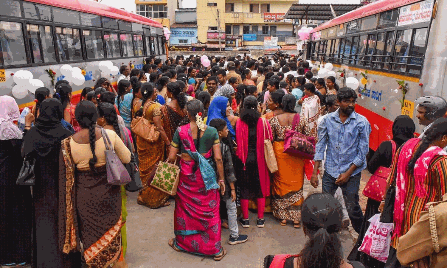 ఉచిత బస్సు ప్రయాణం...మగవారి మీదనే భారం ఉచిత బస్సు ప్రయాణం...మగవారి మీదనే భారం