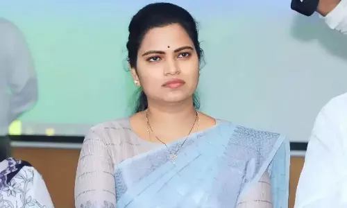 వైసీపీ నుంచి విడదల ...లీక్స్ ఇస్తున్నారా  ?