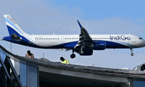 ఇండిగో సంక్షోభం కంటిన్యూ.. మరో 400 విమానాలు రద్దు