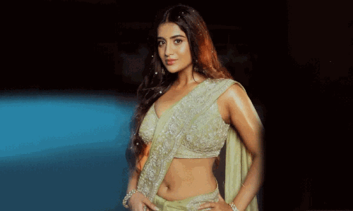 లెక్చరర్ తో హీరోయిన్ స్టోరీ.. ఎగ్జామ్ పేపర్స్ లీక్