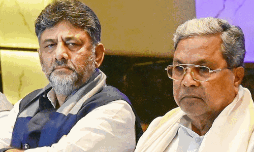 సీఎం సిద్దూ...డీసీఎం డీకే....ఇద్దరికీ నోటీసులు...