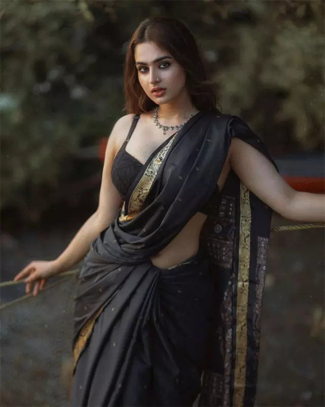 Ayesha Khan Stuns in Traditional Saree, Fans Can’t Stop Gushing