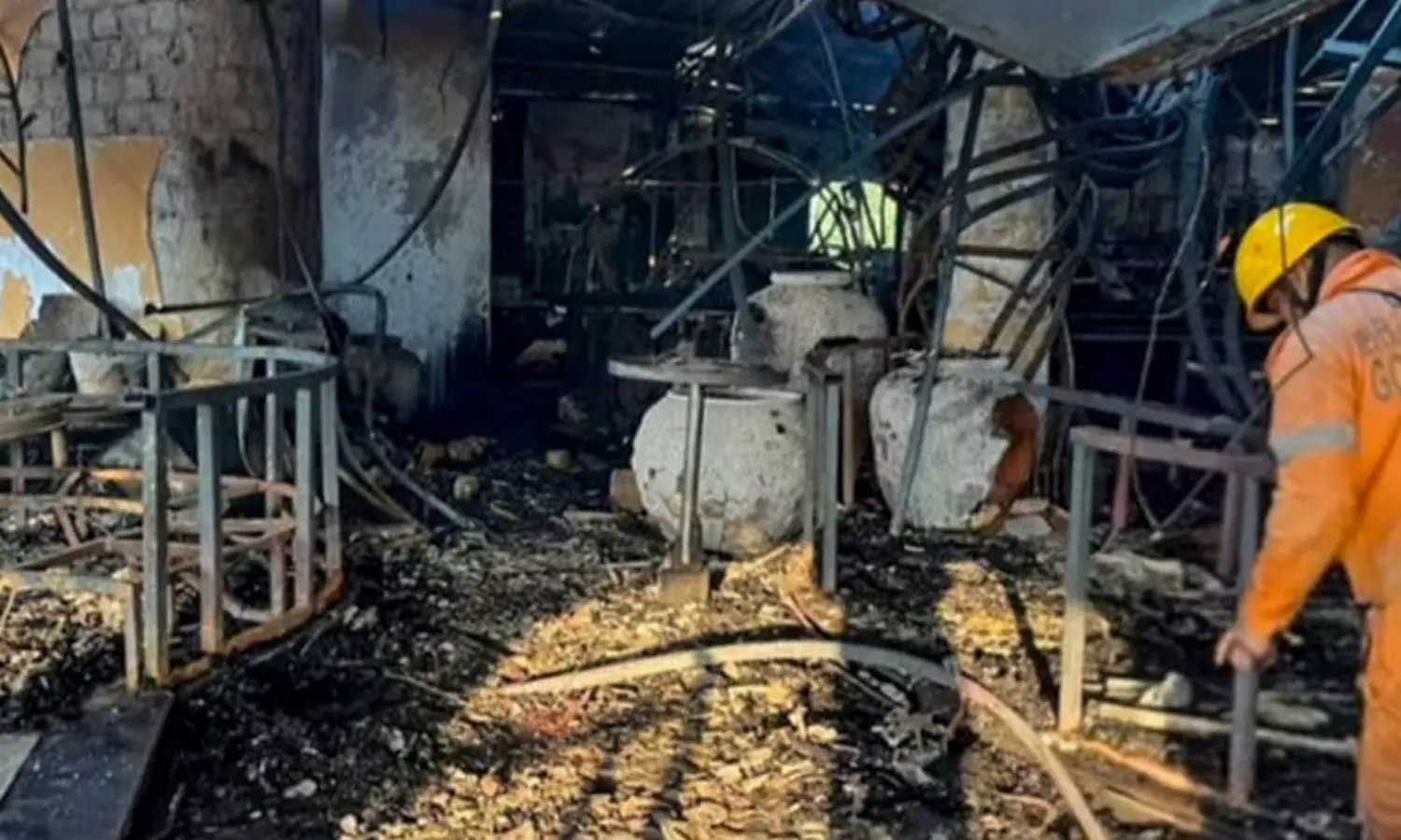 పాతిక మరణాల తర్వాత... లూథ్రా క్లబ్ విషయంలో గోవా సీఎం కీలక ఆదేశం! పాతిక మరణాల తర్వాత... లూథ్రా క్లబ్ విషయంలో గోవా సీఎం కీలక ఆదేశం!