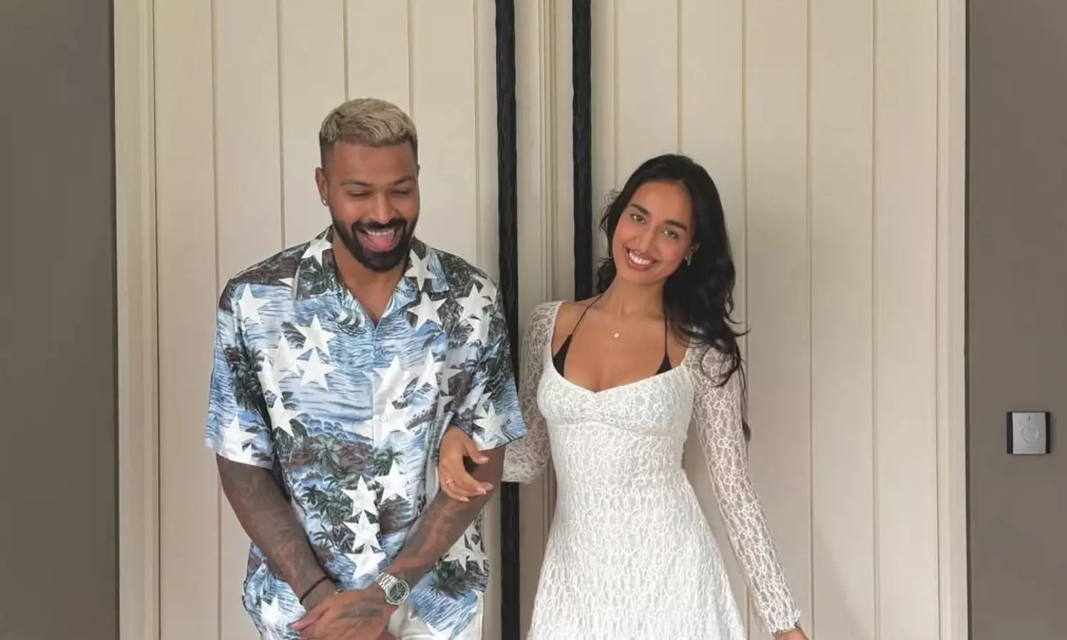 ఫోటోగ్రాఫర్లపై మండిపడ్డ హార్దిక్ పాండ్యా.. ప్రియురాలి వీడియో వైరల్ ఫోటోగ్రాఫర్లపై మండిపడ్డ హార్దిక్ పాండ్యా.. ప్రియురాలి వీడియో వైరల్