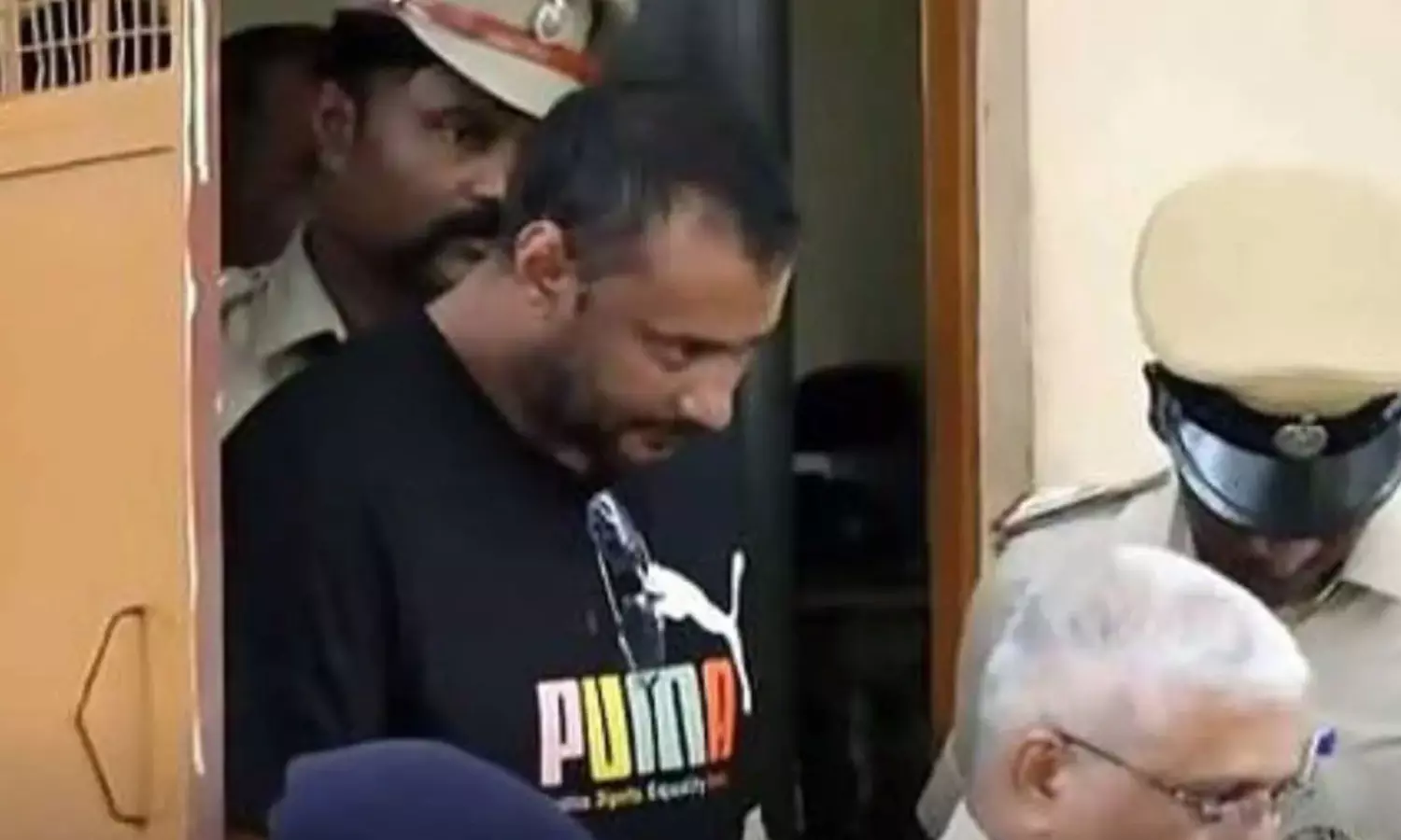 తోటి ఖైదీలతోనూ దర్శన్ గొడవలా? తోటి ఖైదీలతోనూ దర్శన్ గొడవలా?