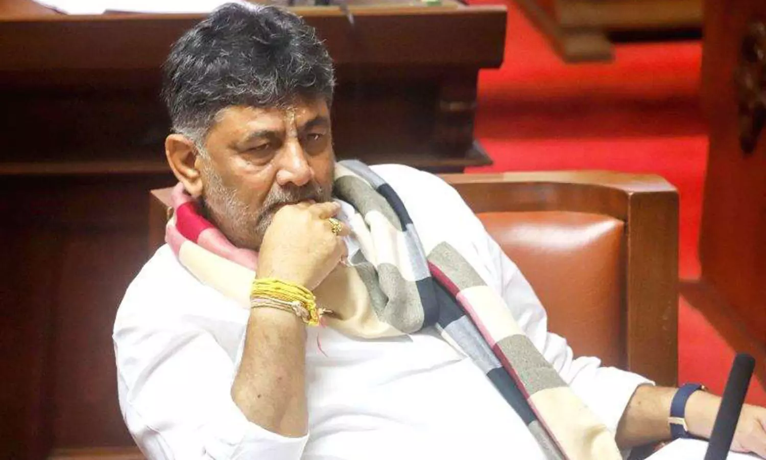 మా నాన్నే అయిదేళ్ళూ సీఎం..... రగులుతున్న డీకే వర్గీయులు మా నాన్నే అయిదేళ్ళూ సీఎం..... రగులుతున్న డీకే వర్గీయులు