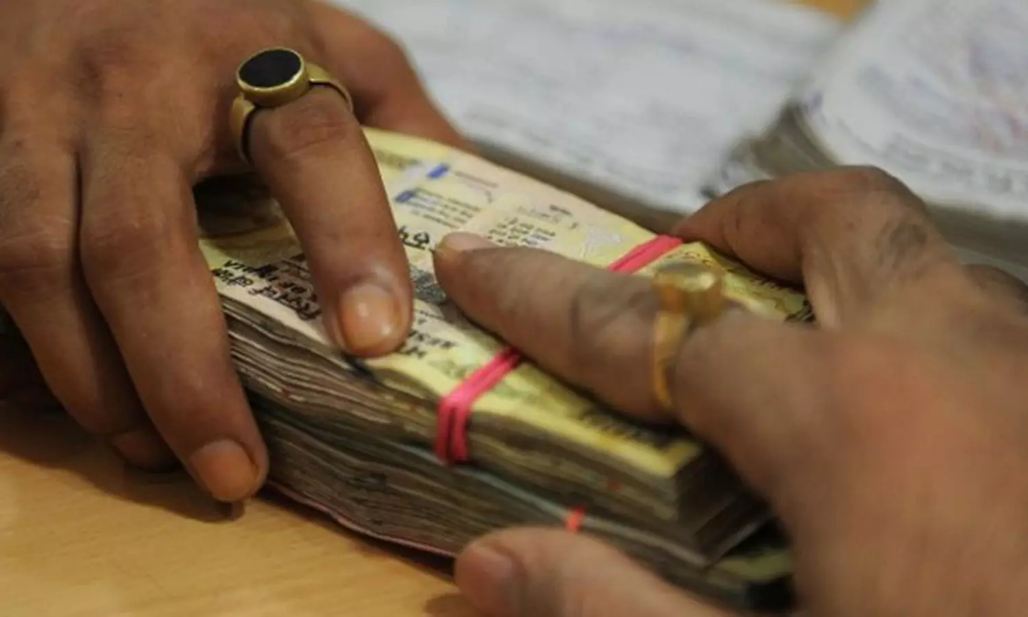 అవినీతి రేసులో... మనమే టాప్... అవినీతి రేసులో... మనమే టాప్...