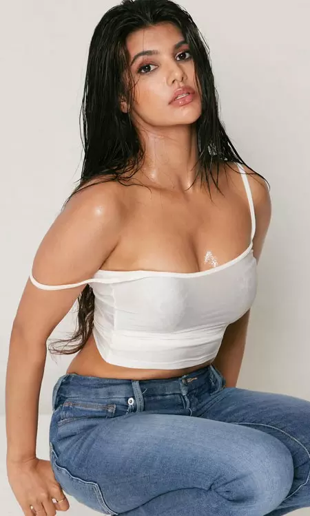 Richa Sinhas Cozy Yet Trendy Look with Good American