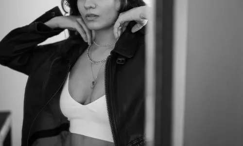 Shreya Dhanwanthary Turns a Simple Dress Into a Red-Carpet Moment Shreya Dhanwanthary Turns a Simple Dress Into a Red-Carpet Moment