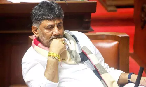 మా నాన్నే అయిదేళ్ళూ  సీఎం..... రగులుతున్న డీకే వర్గీయులు