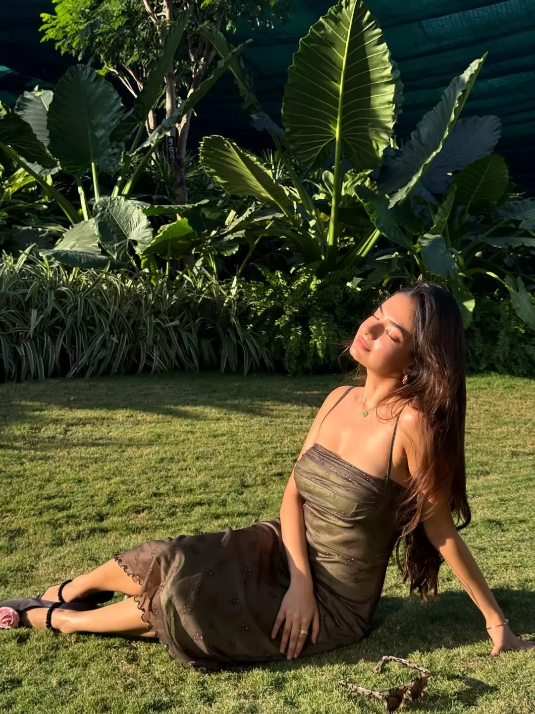 Anushka Sen Glows in a Sun kissed Moment of Peace Anushka Sen Glows in a Sun kissed Moment of Peace