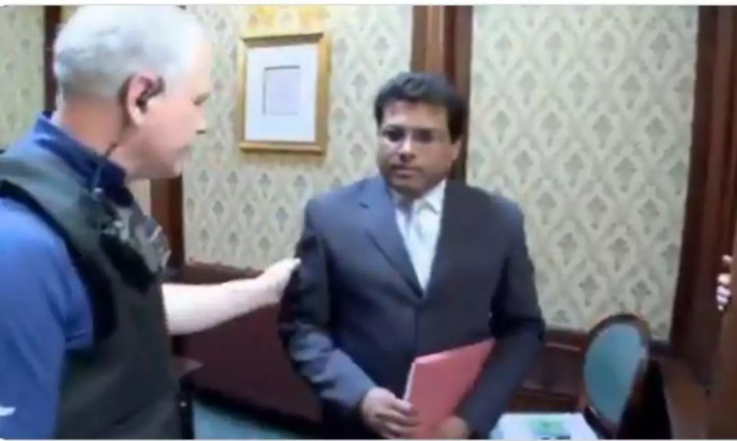 పౌరసత్వం కోసం బ్రిటీష్ మహిళతో పెళ్లి.. పాకిస్తానీ అరెస్ట్ పౌరసత్వం కోసం బ్రిటీష్ మహిళతో పెళ్లి.. పాకిస్తానీ అరెస్ట్