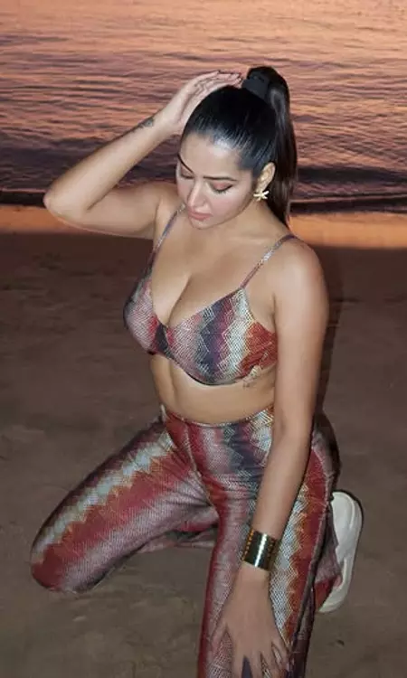 Simran Kaur Captures Hearts with Aqaba’s Scenic Magic