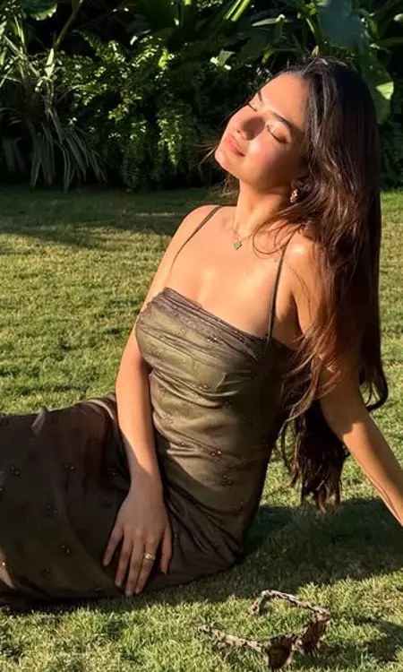 Anushka Sen Glows in a Sun kissed Moment of Peace