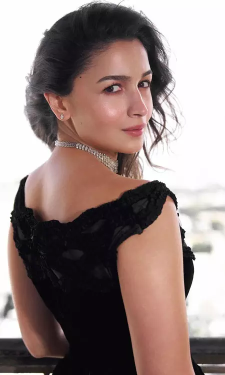 Alia Bhatt Teases Her First Look from Spy Film Alpha at Red Sea Film Festival