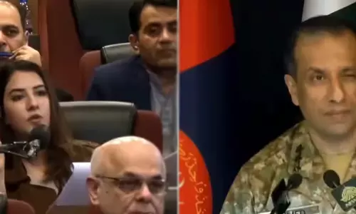 మహిళా రిపోర్టర్  కు కన్నుగీటిన ఆర్మీ అధికారి.. షాకింగ్  వీడియో!