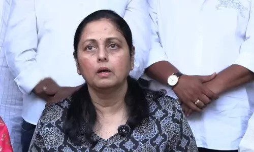 ప‌వ‌న్ మొండోడు.. రాజ‌కీయాల్ని వ‌ద‌లడు.. జ‌య‌సుధ వ్యాఖ్య‌లు