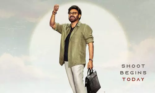 త్రివిక్రమ్ వెంకీ ఆదర్శ కుటుంబం.. AK 47 ట్విస్ట్!