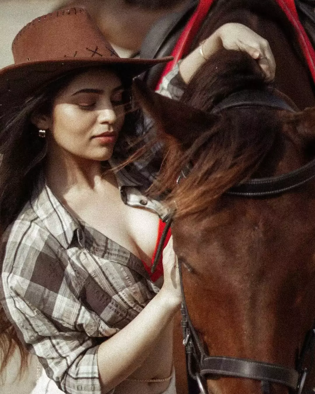 Bandhavi Sridhar Stuns in Rustic Cowgirl Look with a Majestic Horse Bandhavi Sridhar Stuns in Rustic Cowgirl Look with a Majestic Horse