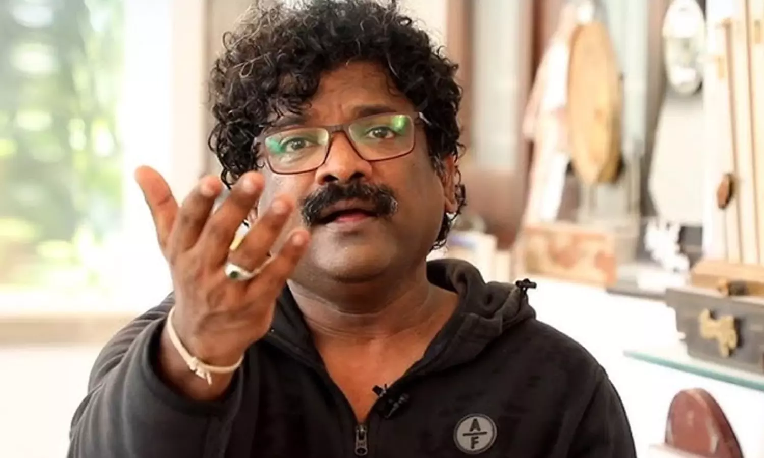 సల్లం గుండాలే సాంగ్.. చంద్రబోస్ మరో సర్ప్రైజ్! సల్లం గుండాలే సాంగ్.. చంద్రబోస్ మరో సర్ప్రైజ్!