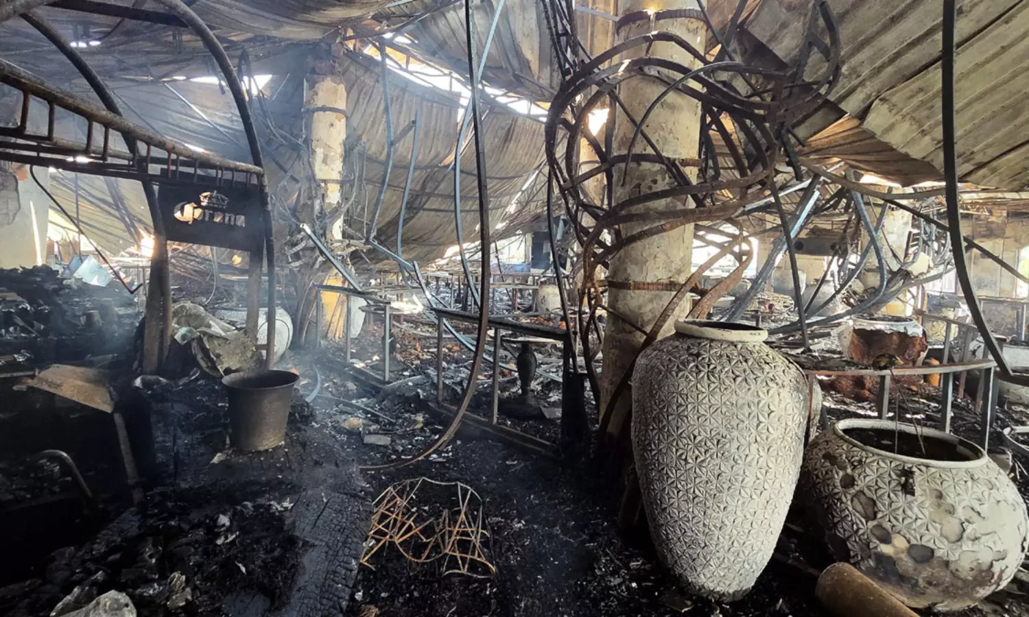 నైట్ క్లబ్ తగలబడుతున్నవేళలోనే ఫారిన్ కు టికెట్ల బుకింగ్ నైట్ క్లబ్ తగలబడుతున్నవేళలోనే ఫారిన్ కు టికెట్ల బుకింగ్