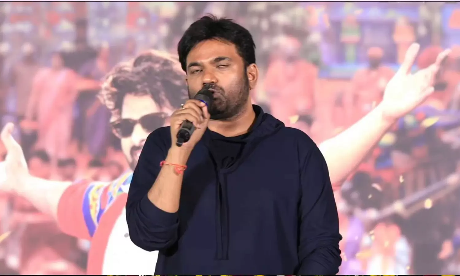 ఫ్రస్టేట్ అయిపోయి ట్వీట్స్ వేయెడమెందుకు?.. సందీప్ కు మారుతి క్లాస్! ఫ్రస్టేట్ అయిపోయి ట్వీట్స్ వేయెడమెందుకు?.. సందీప్ కు మారుతి క్లాస్!