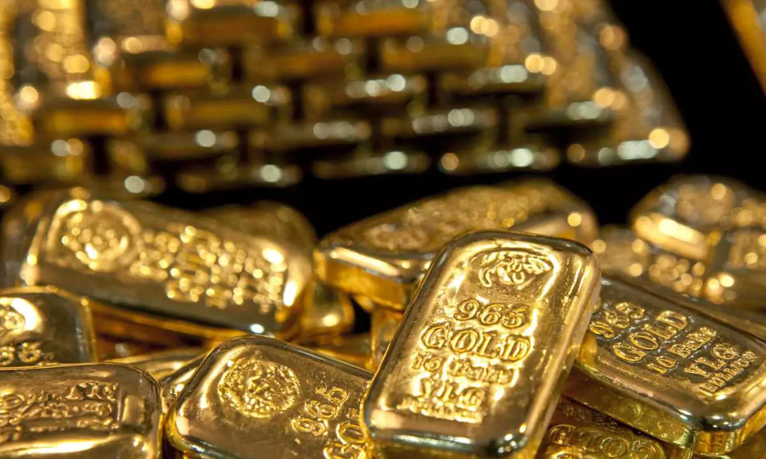 నకిలీ బంగారంతో బ్యాంకు లోన్లు.. దొరికిపోయిన కర్ణాటక ముఠా నకిలీ బంగారంతో బ్యాంకు లోన్లు.. దొరికిపోయిన కర్ణాటక ముఠా