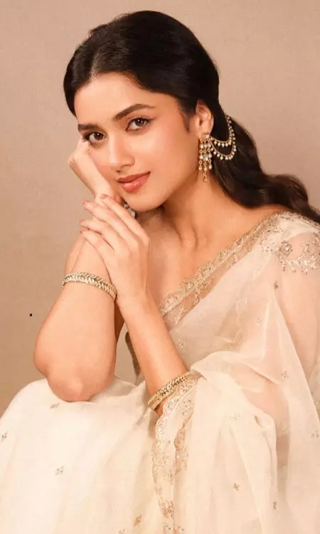 Bhagyashree Borse Captures Hearts With Her Graceful Traditional Style