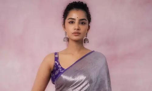 చిరునవ్వుతో హృదయాలు దోచేస్తోన్న అనుపమ..