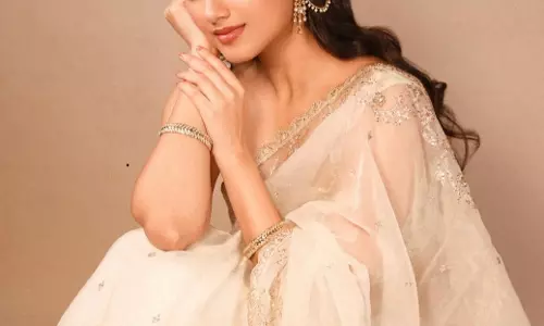 Bhagyashree Borse Captures Hearts With Her Graceful Traditional Style