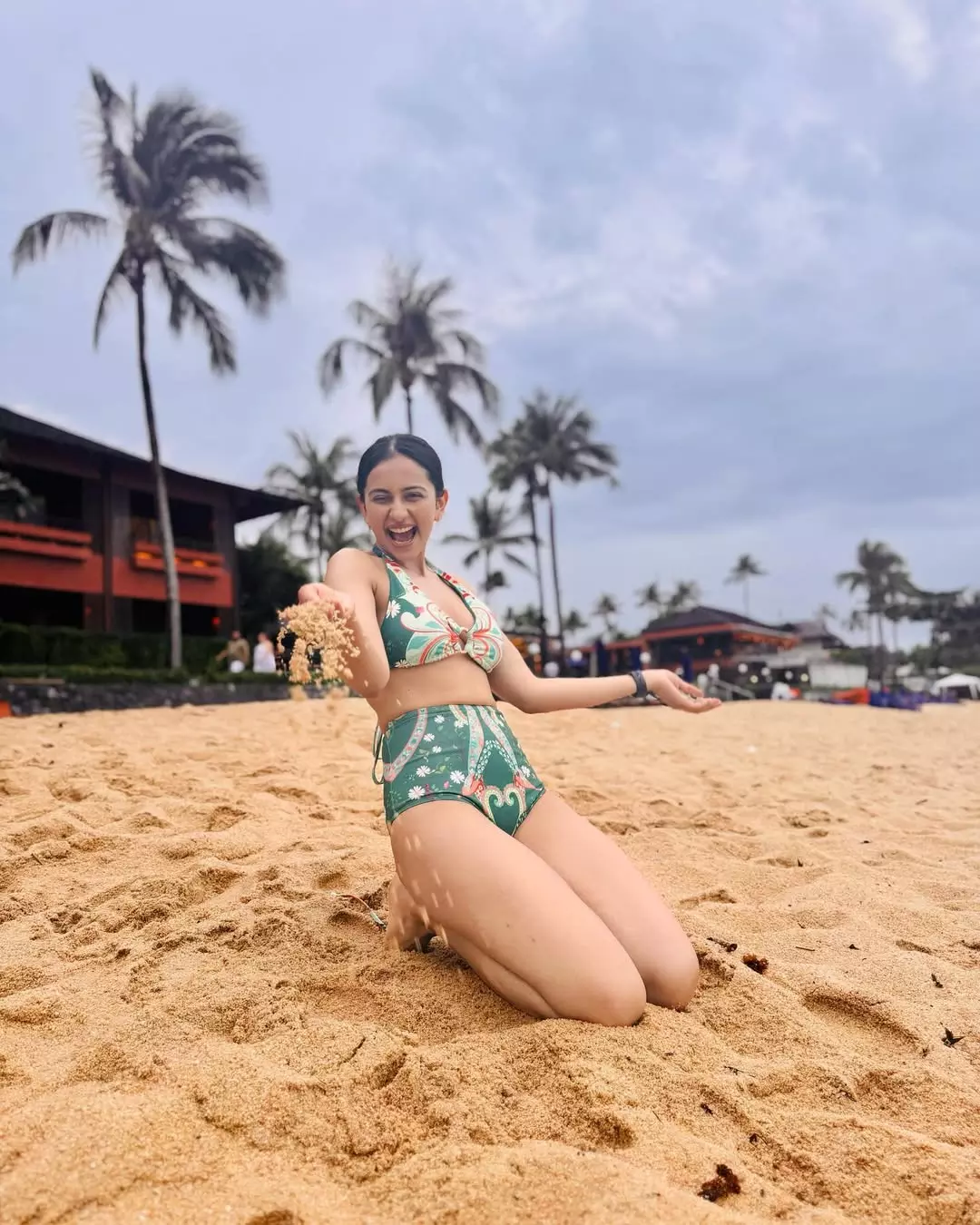 Rakul Preet’s Chic Boots Look Turns Heads at Amazon Fashion Event Rakul Preet’s Chic Boots Look Turns Heads at Amazon Fashion Event