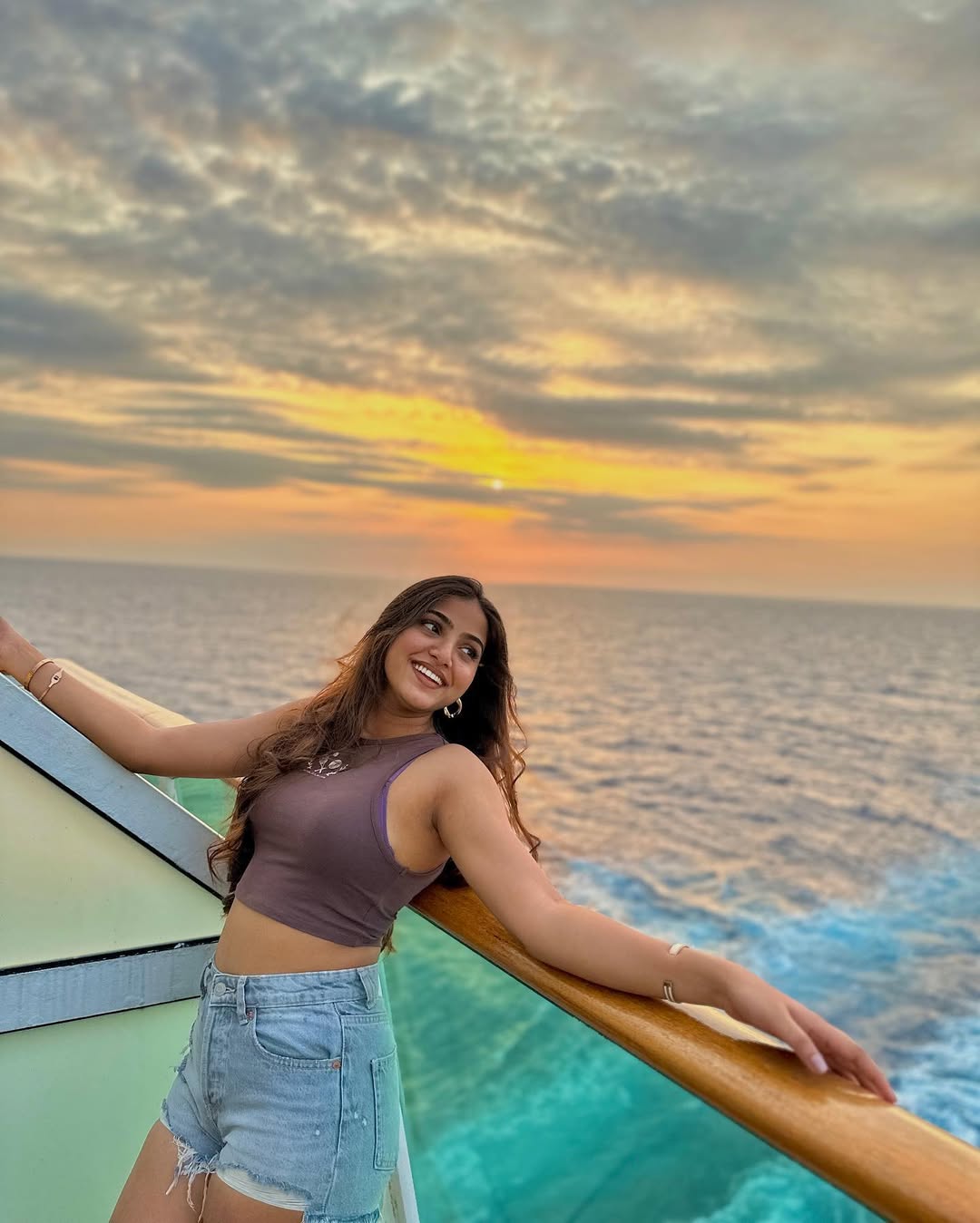 Pranavi Manukonda Stuns in Timeless Black Elegance